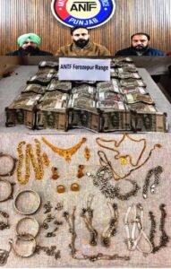 ਡਰੱਗ ਸਿੰਡੀਕੇਟ 'ਤੇ ਕਾਰਵਾਈ: ਬਦਨਾਮ ਸਮਗਲਰ ਦੀ ਪਤਨੀ, ਮਾਂ ਹੈਰੋਇਨ, ਡਰੱਗ ਮਨੀ, ਸੋਨਾ, ਚਾਂਦੀ ਸਮੇਤ ਗ੍ਰਿਫ਼ਤਾਰ ਡਰੱਗ ਸਿੰਡੀਕੇਟ 'ਤੇ ਕਾਰਵਾਈ: ਬਦਨਾਮ ਸਮਗਲਰ ਦੀ ਪਤਨੀ, ਮਾਂ ਹੈਰੋਇਨ, ਡਰੱਗ ਮਨੀ, ਸੋਨਾ, ਚਾਂਦੀ ਸਮੇਤ ਗ੍ਰਿਫ਼ਤਾਰ