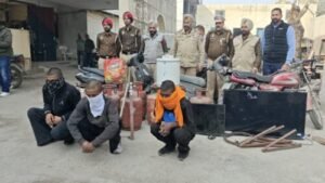 ਫ਼ਿਰੋਜ਼ਪੁਰ ਪੁਲਿਸ ਨੂੰ ਮਿਲੀ ਵੱਡੀ ਸਫਲਤਾ: ਚੋਰੀ ਦੇ ਸਾਮਾਨ ਸਮੇਤ 3 ਚੋਰ ਕਾਬੂ ਫ਼ਿਰੋਜ਼ਪੁਰ ਪੁਲਿਸ ਨੂੰ ਮਿਲੀ ਵੱਡੀ ਸਫਲਤਾ: ਚੋਰੀ ਦੇ ਸਾਮਾਨ ਸਮੇਤ 3 ਚੋਰ ਕਾਬੂ