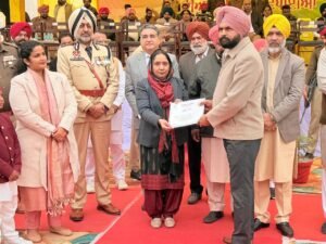 26 ਜਨਵਰੀ ਨੂੰ ਗਣਤੰਤਰ ਦਿਵਸ ਦੇ ਮੌਕੇ ਤੇ ਪ੍ਰਕਾਸ਼ ਸਿੰਘ ਰੀਡਰ ਐਸ ਐਸ ਪੀ ਵਿਜੀਲੈਂਸ ਬਿਊਰੋ ਸਨਮਾਨਿਤ 26 ਜਨਵਰੀ ਨੂੰ ਗਣਤੰਤਰ ਦਿਵਸ ਦੇ ਮੌਕੇ ਤੇ ਪ੍ਰਕਾਸ਼ ਸਿੰਘ ਰੀਡਰ ਐਸ ਐਸ ਪੀ ਵਿਜੀਲੈਂਸ ਬਿਊਰੋ ਸਨਮਾਨਿਤ