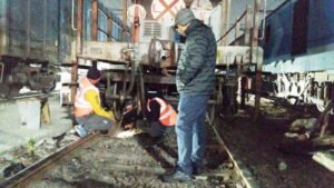 रेलवे ने रात में निगरानी बढ़ाई; घने कोहरे के बीच 61 अधिकारियों ने 190 इंस्पेक्शन किए रेलवे ने रात में निगरानी बढ़ाई; घने कोहरे के बीच 61 अधिकारियों ने 190 इंस्पेक्शन किए