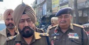 ਆਪ੍ਰੇਸ਼ਨ ਪ੍ਰਹਾਰ: ਪੰਜਾਬ ਪੁਲਿਸ ਨੇ ਫਿਰੋਜ਼ਪੁਰ ਵਿੱਚ ਗੈਂਗਸਟਰ ਨੈੱਟਵਰਕਾਂ 'ਤੇ 72 ਘੰਟਿਆਂ ਦੀ ਵੱਡੀ ਕਾਰਵਾਈ ਸ਼ੁਰੂ ਕੀਤੀ ਆਪ੍ਰੇਸ਼ਨ ਪ੍ਰਹਾਰ: ਪੰਜਾਬ ਪੁਲਿਸ ਨੇ ਫਿਰੋਜ਼ਪੁਰ ਵਿੱਚ ਗੈਂਗਸਟਰ ਨੈੱਟਵਰਕਾਂ 'ਤੇ 72 ਘੰਟਿਆਂ ਦੀ ਵੱਡੀ ਕਾਰਵਾਈ ਸ਼ੁਰੂ ਕੀਤੀ