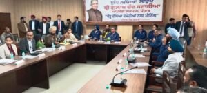 ਗੁਆਂਢੀ ਮੁਲਕ ਵੱਲੋਂ ਸੂਬੇ 'ਚ ਮਾਹੌਲ ਖ਼ਰਾਬ ਕਰਨ ਦੀ ਕੀਤੀ ਜਾ ਰਹੀ ਹੈ ਸਾਜ਼ਿਸ਼: ਰਾਜਪਾਲ ਗੁਆਂਢੀ ਮੁਲਕ ਵੱਲੋਂ ਸੂਬੇ 'ਚ ਮਾਹੌਲ ਖ਼ਰਾਬ ਕਰਨ ਦੀ ਕੀਤੀ ਜਾ ਰਹੀ ਹੈ ਸਾਜ਼ਿਸ਼: ਰਾਜਪਾਲ