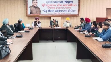 ਵਧੀਕ ਡਿਪਟੀ ਕਮਿਸ਼ਨਰ ਨੇ ਮੁੱਖ ਮੰਤਰੀ ਸਿਹਤ ਯੋਜਨਾ ਦੇ ਕਾਰਡ ਬਣਾਉਣ ਸਬੰਧੀ ਵੱਖ-ਵੱਖ ਵਿਭਾਗਾਂ ਦੇ ਅਧਿਕਾਰੀਆਂ ਨਾਲ ਕੀਤੀ ਮੀਟਿੰਗ