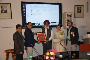 ਐੱਸ ਬੀ ਐਸ ਸਟੇਟ ਯੂਨੀਵਰਸਿਟੀ ਫ਼ਿਰੋਜ਼ਪੁਰ ਵਿਖੇ ਪੰਜਾਬ ਦੇ “ਪੇਂਡੂ ਸਰਹੱਦੀ ਖੇਤਰਾਂ ਵਿੱਚ ਜਲਵਾਯੂ-ਸਮਾਰਟ ਖੇਤਬਾੜੀ ਅਭਿਆਸਾਂ ਰਾਹੀਂ ਸਥਿਰਤਾ ਵਧਾਉਣ” ਵਿਸ਼ੇ ਤੇ ਰਾਸ਼ਟਰੀ ਕਾਨਫ਼ਰੰਸ ਦਾ ਆਯੋਯਨ ਐੱਸ ਬੀ ਐਸ ਸਟੇਟ ਯੂਨੀਵਰਸਿਟੀ ਫ਼ਿਰੋਜ਼ਪੁਰ ਵਿਖੇ ਪੰਜਾਬ ਦੇ “ਪੇਂਡੂ ਸਰਹੱਦੀ ਖੇਤਰਾਂ ਵਿੱਚ ਜਲਵਾਯੂ-ਸਮਾਰਟ ਖੇਤਬਾੜੀ ਅਭਿਆਸਾਂ ਰਾਹੀਂ ਸਥਿਰਤਾ ਵਧਾਉਣ” ਵਿਸ਼ੇ ਤੇ ਰਾਸ਼ਟਰੀ ਕਾਨਫ਼ਰੰਸ ਦਾ ਆਯੋਯਨ