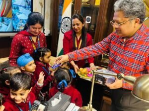 डीसी मॉडल स्कूल में मनाया होली का त्यौहार, नन्ने-मुन्ने विद्यार्थियो ने सीईओ व प्रिंसिपल को लगाया गुलाल डीसी मॉडल स्कूल में मनाया होली का त्यौहार, नन्ने-मुन्ने विद्यार्थियो ने सीईओ व प्रिंसिपल को लगाया गुलाल