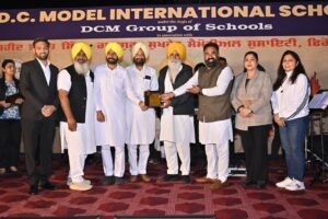 फिरोजपुर में एक शाम शहीदो के नाम का आयोजन, देश भक्ति के गीतो पर झूमे शहर वासी फिरोजपुर में एक शाम शहीदो के नाम का आयोजन, देश भक्ति के गीतो पर झूमे शहर वासी