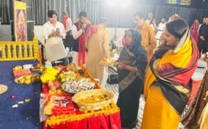 नए सैशन के आरम्भ पर डीसी मॉडल स्कूल में माता की चौंकी का आयोजन नए सैशन के आरम्भ पर डीसी मॉडल स्कूल में माता की चौंकी का आयोजन