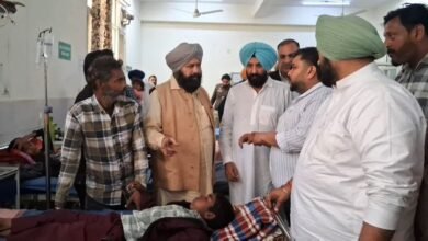 ਐਮਪੀ ਘੁਬਾਇਆ ਨੇ ਲੈਪਟੋਸਪਾਇਰੋਸਿਸ ਫੈਲਣ ਤੋਂ ਬਾਅਦ ਹਸਪਤਾਲ ਵਿੱਚ ਦਾਖਲ 19 ਬੱਚਿਆਂ ਨਾਲ ਮੁਲਾਕਾਤ ਕੀਤੀ; ਸਾਰੇ ਸਥਿਰ, ਦੂਸ਼ਿਤ ਪਾਣੀ ਦੀ ਜਾਂਚ ਦੇ ਆਦੇਸ਼ ਦਿੱਤੇ