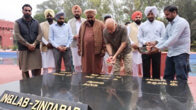 ਮਨੀਸ਼ ਸਿਸੋਦੀਆ ਨੇ ਸ਼ਹੀਦੀ ਸਮਾਰਕ ਹੁਸੈਨੀਵਾਲਾ ਵਿਖੇ ਪਹੁੰਚ ਕੇ ਸ਼ਹੀਦਾਂ ਨੂੰ ਸ਼ਰਧਾ ਦੇ ਫੁੱਲ ਕੀਤੇ ਭੇਟ