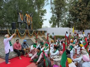 ਕਿਸਾਨਾਂ ਮਜ਼ਦੂਰਾਂ ਅਤੇ ਨੌਜਵਾਨਾਂ ਨੇ  ਸ਼ਹੀਦ ਰਾਜਗੁਰੂ ਸੁਖਦੇਵ ਅਤੇ ਭਗਤ ਸਿੰਘ ਨੂੰ ਭੇਂਟ ਕੀਤੀ ਸ਼ਰਧਾਂਜਲੀ, ਰੈਲੀ ਮਗਰੋਂ ਸ਼ਹੀਦੀ ਸਮਾਰਕ ਤੇ ਇਨਕਲਾਬੀ ਸ਼ਹੀਦਾਂ ਨੂੰ ਨਤਮਸਤਕ ਹੋਕੇ ਓਹਨਾ ਦੇ ਅਧੂਰੇ ਕਾਰਜ ਪੂਰੇ ਕਰਨ ਦਾ ਅਹਿਦ ਦੋਹਰਾਇਆ