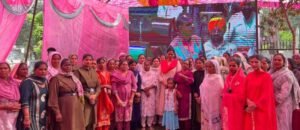 ਮਹਿਲਾਵਾਂ ਦੇ ਦਰਮਿਆਨ ਵਿਧਾਇਕਾਂ ਨੇ ਐਲਈਡੀ ਸਕਰੀਨ ਰਾਹੀਂ ਬਜਟ ਸੈਸ਼ਨ ਦਿਖਾਇਆ, ਮਹੀਨਾਵਾਰ ਸਹਾਇਤਾ ਦਾ ਸਵਾਗਤ