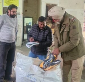 फिरोजपुर मंडल में 30 दिवसीय विशेष जांच अभियान: गलत घोषित पार्सलों के 5 मामले पकड़े, ₹2625 जुर्माना वसूला फिरोजपुर मंडल में 30 दिवसीय विशेष जांच अभियान: गलत घोषित पार्सलों के 5 मामले पकड़े, ₹2625 जुर्माना वसूला