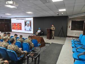 गोल्डन एरो डिवीजन ने फिरोजपुर में सीमा पर्यटन को बढ़ावा देने के लिए ऐतिहासिक व्याख्यान का आयोजन किया गोल्डन एरो डिवीजन ने फिरोजपुर में सीमा पर्यटन को बढ़ावा देने के लिए ऐतिहासिक व्याख्यान का आयोजन किया