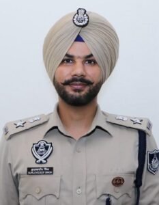 ਕੁਦਰਤੀ ਆਫ਼ਤਾਂ ,ਹਾਦਸਿਆਂ ਅਤੇ ਸੰਭਾਵੀ ਜੰਗ ਲਈ ਹਰ ਨਾਗਰਿਕ ਲਵੇ ‘ਸਿਵਲ ਡਿਫੈਂਸ ’ ਟ੍ਰੇਨਿੰਗ ਬਲੈਕਆਊਟ ਅਤੇ ਚੇਤਾਵਨੀ ਸਾਇਰਨਾਂ ਦੀ ਮਹੱਤਤਾ ਨੂੰ ਸਮਝਣਾ ਸਮੇਂ ਦੀ ਅਹਿਮ ਲੋੜ;ਗੁਰਲਵਦੀਪ ਸਿੰਘ ,ਜ਼ਿਲ੍ਹਾ ਕਮਾਂਡੈਂਟ