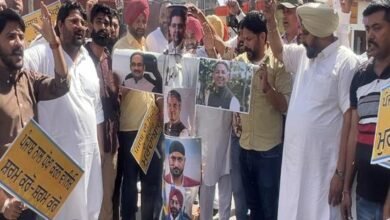 ਫਿਰੋਜ਼ਪੁਰ ਵਿੱਚ ਵਿਧਾਇਕ ਭੁੱਲਰ ਦੀ ਅਗਵਾਈ ਵਿੱਚ ਜ਼ੋਰਦਾਰ ਵਿਰੋਧ ਪ੍ਰਦਰਸ਼ਨ ਦੇਖਣ ਨੂੰ ਮਿਲ ਰਿਹਾ ਹੈ ਕਿਉਂਕਿ ਰਾਜ ਸਭਾ ਸੰਸਦ ਮੈਂਬਰਾਂ ਦੇ ਦਲ ਬਦਲੀ ਵਿਰੁੱਧ 'ਆਪ' ਵਰਕਰਾਂ ਨੇ ਰੈਲੀ ਕੀਤੀ