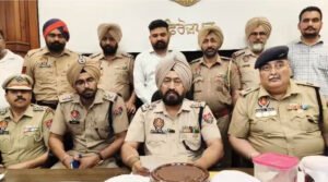 ਫਿਰੋਜ਼ਪੁਰ ਪੁਲਿਸ ਨੇ ਪਾਕਿਸਤਾਨ ਨਾਲ ਜੁੜੇ ਡਰੱਗ ਨੈੱਟਵਰਕ ਨੂੰ ਭੰਨਿਆ; ਹਫ਼ਤਿਆਂ ਵਿੱਚ ਵੱਡੀ ਹੈਰੋਇਨ, ਹਥਿਆਰਾਂ ਦੀ ਬਰਾਮਦਗੀ ਫਿਰੋਜ਼ਪੁਰ ਪੁਲਿਸ ਨੇ ਪਾਕਿਸਤਾਨ ਨਾਲ ਜੁੜੇ ਡਰੱਗ ਨੈੱਟਵਰਕ ਨੂੰ ਭੰਨਿਆ; ਹਫ਼ਤਿਆਂ ਵਿੱਚ ਵੱਡੀ ਹੈਰੋਇਨ, ਹਥਿਆਰਾਂ ਦੀ ਬਰਾਮਦਗੀ