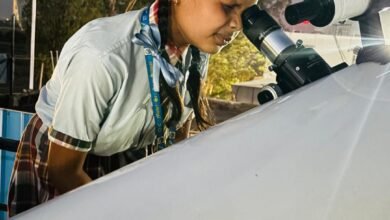 डीसीएम के विद्यार्थियो ने पूर्णिमा पर टैलीस्कॉप में देखा पिंक मून