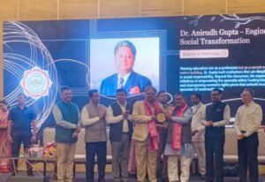 राज्य में बेहतरीन योगदान हेतु डा. अनिरूद्ध गुप्ता का राज्यपाल ने अनसंग हीरो अवार्ड  फॉर सोशल ट्रांसफॉर्मेशन से किया सम्मानित 