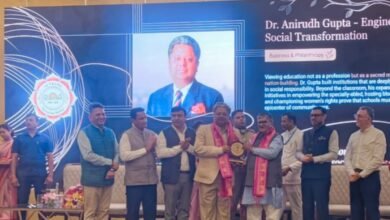 राज्य में बेहतरीन योगदान हेतु डा. अनिरूद्ध गुप्ता का राज्यपाल ने अनसंग हीरो अवार्ड  फॉर सोशल ट्रांसफॉर्मेशन से किया सम्मानित 