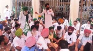 ਕ੍ਰਾਂਤੀਕਾਰੀ ਕਿਸਾਨ ਯੂਨੀਅਨ ਵੱਲੋਂ ਸਹਿਕਾਰੀ ਬੈਂਕ ਅੱਗੇ ਕਿਸਾਨੀ ਮੰਗਾਂ ਨੂੰ ਲੈ ਕੇ ਰੋਸ ਪ੍ਰਦਰਸ਼ਨ