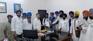 ਕਿਸਾਨ ਮਜ਼ਦੂਰ ਜਥੇਬੰਦੀ ਵੱਲੋਂ ਬਿਜਲੀ ਸਬੰਧੀ SE ਫਿਰੋਜ਼ਪੁਰ ਨੂੰ ਜਿਲੇ ਭਰ ਦੀਆਂ ਮੰਗਾਂ ਸਬੰਧੀ ਦਿੱਤਾ ਮੰਗ ਪੱਤਰ ਕਿਸਾਨ ਮਜ਼ਦੂਰ ਜਥੇਬੰਦੀ ਵੱਲੋਂ ਬਿਜਲੀ ਸਬੰਧੀ SE ਫਿਰੋਜ਼ਪੁਰ ਨੂੰ ਜਿਲੇ ਭਰ ਦੀਆਂ ਮੰਗਾਂ ਸਬੰਧੀ ਦਿੱਤਾ ਮੰਗ ਪੱਤਰ