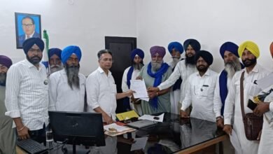 ਕਿਸਾਨ ਮਜ਼ਦੂਰ ਜਥੇਬੰਦੀ ਵੱਲੋਂ ਬਿਜਲੀ ਸਬੰਧੀ SE ਫਿਰੋਜ਼ਪੁਰ ਨੂੰ ਜਿਲੇ ਭਰ ਦੀਆਂ ਮੰਗਾਂ ਸਬੰਧੀ ਦਿੱਤਾ ਮੰਗ ਪੱਤਰ