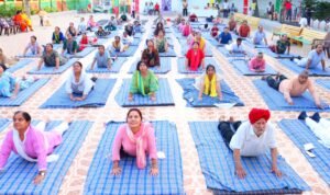 *स्वस्थ शरीर, शांत मन और संतुलित जीवन की आधारशिला योग ही है:- योगाचार्य स्वामी विज्ञानानंद जी।* 