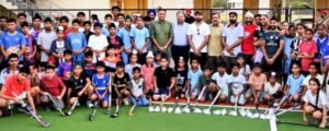 ओलंपियन एवं फाजिल्का के एसएसपी गगन अजीत सिंह ने किया लोकार्पण, खिलाडय़िों को भेंट की नई हॉकी-
