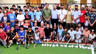 ओलंपियन एवं फाजिल्का के एसएसपी गगन अजीत सिंह ने किया लोकार्पण, खिलाडय़िों को भेंट की नई हॉकी-