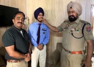ਐਸਐਸਪੀ ਨੇ ਜਪਾਨ ਦੇ ਏਸ਼ੀਆ ਕਾਕੇਸ਼ਾਹੀ ਪ੍ਰੋਜੈਕਟ ਲਈ 11 ਭਾਰਤੀਆਂ ਵਿੱਚੋਂ ਫਿਰੋਜ਼ਪੁਰ ਦੇ ਇੱਕਲੇ ਵਿਦਿਆਰਥੀ ਦੀ ਚੋਣ ਦਾ ਸਨਮਾਨ ਕੀਤਾ ਐਸਐਸਪੀ ਨੇ ਜਪਾਨ ਦੇ ਏਸ਼ੀਆ ਕਾਕੇਸ਼ਾਹੀ ਪ੍ਰੋਜੈਕਟ ਲਈ 11 ਭਾਰਤੀਆਂ ਵਿੱਚੋਂ ਫਿਰੋਜ਼ਪੁਰ ਦੇ ਇੱਕਲੇ ਵਿਦਿਆਰਥੀ ਦੀ ਚੋਣ ਦਾ ਸਨਮਾਨ ਕੀਤਾ