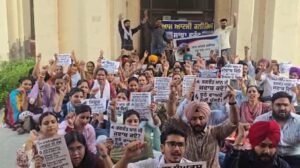 ਆਮ ਆਦਮੀ ਕਲੀਨਿਕ ਦੇ ਸਟਾਫ਼ ਨੇ ਰਾਜ ਵਿਆਪੀ ਅਣਮਿੱਥੇ ਸਮੇਂ ਲਈ ਹੜਤਾਲ ਵਿੱਚ ਹਿੱਸਾ ਲਿਆ; ਫਿਰੋਜ਼ਪੁਰ ਵਿੱਚ ਕਰਮਚਾਰੀਆਂ ਦੇ ਵਿਰੋਧ ਪ੍ਰਦਰਸ਼ਨਾਂ ਦੀ ਵਧਦੀ ਲਹਿਰ ਦੇਖਣ ਨੂੰ ਮਿਲੀ ਆਮ ਆਦਮੀ ਕਲੀਨਿਕ ਦੇ ਸਟਾਫ਼ ਨੇ ਰਾਜ ਵਿਆਪੀ ਅਣਮਿੱਥੇ ਸਮੇਂ ਲਈ ਹੜਤਾਲ ਵਿੱਚ ਹਿੱਸਾ ਲਿਆ; ਫਿਰੋਜ਼ਪੁਰ ਵਿੱਚ ਕਰਮਚਾਰੀਆਂ ਦੇ ਵਿਰੋਧ ਪ੍ਰਦਰਸ਼ਨਾਂ ਦੀ ਵਧਦੀ ਲਹਿਰ ਦੇਖਣ ਨੂੰ ਮਿਲੀ