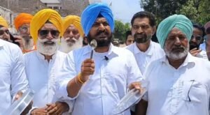 'ਆਪ' ਨੇ ਫਿਰੋਜ਼ਪੁਰ ਵਿੱਚ 'ਥਾਲੀ ਬਜਾਓ' ਵਿਰੋਧ ਪ੍ਰਦਰਸ਼ਨ ਕੀਤਾ, ਵਿਦਿਆਰਥੀਆਂ ਦੇ ਮੁੱਦਿਆਂ 'ਤੇ ਕੇਂਦਰ ਨੂੰ ਨਿਸ਼ਾਨਾ ਬਣਾਇਆ