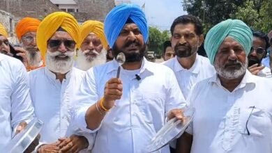 'ਆਪ' ਨੇ ਫਿਰੋਜ਼ਪੁਰ ਵਿੱਚ 'ਥਾਲੀ ਬਜਾਓ' ਵਿਰੋਧ ਪ੍ਰਦਰਸ਼ਨ ਕੀਤਾ, ਵਿਦਿਆਰਥੀਆਂ ਦੇ ਮੁੱਦਿਆਂ 'ਤੇ ਕੇਂਦਰ ਨੂੰ ਨਿਸ਼ਾਨਾ ਬਣਾਇਆ