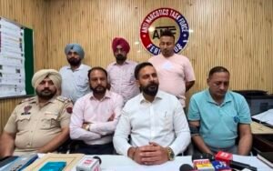 ਏਐਨਟੀਐਫ ਫਿਰੋਜ਼ਪੁਰ ਰੇਂਜ ਨੇ ਅੰਤਰਰਾਸ਼ਟਰੀ ਡਰੱਗ ਸਿੰਡੀਕੇਟ ਦਾ ਪਰਦਾਫਾਸ਼ ਕੀਤਾ; 12 ਕਿਲੋਗ੍ਰਾਮ ਤੋਂ ਵੱਧ ਹੈਰੋਇਨ ਬਰਾਮਦ, ਦੂਜੀ ਲਾਈਨ ਦਾ ਕੋਰੀਅਰ ਗ੍ਰਿਫ਼ਤਾਰ ਏਐਨਟੀਐਫ ਫਿਰੋਜ਼ਪੁਰ ਰੇਂਜ ਨੇ ਅੰਤਰਰਾਸ਼ਟਰੀ ਡਰੱਗ ਸਿੰਡੀਕੇਟ ਦਾ ਪਰਦਾਫਾਸ਼ ਕੀਤਾ; 12 ਕਿਲੋਗ੍ਰਾਮ ਤੋਂ ਵੱਧ ਹੈਰੋਇਨ ਬਰਾਮਦ, ਦੂਜੀ ਲਾਈਨ ਦਾ ਕੋਰੀਅਰ ਗ੍ਰਿਫ਼ਤਾਰ