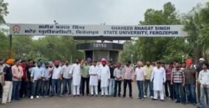 S.B.S ਸਟੇਟ ਟੈਕਨੀਕਲ ਯੂਨੀਵਰਸਿਟੀ ਬਾਹਰ NSUI ਦਾ ਰੋਸ ਪ੍ਰਦਰਸ਼ਨ ਸਿੱਖਿਆ ਮੰਤਰੀ ਦਾ ਪੁਤਲਾ ਫੂਕਿਆ