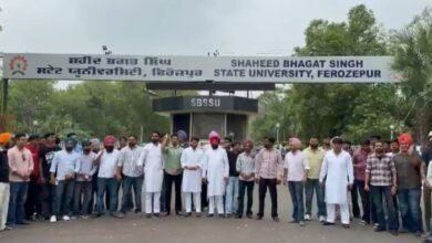 S.B.S ਸਟੇਟ ਟੈਕਨੀਕਲ ਯੂਨੀਵਰਸਿਟੀ ਬਾਹਰ NSUI ਦਾ ਰੋਸ ਪ੍ਰਦਰਸ਼ਨ ਸਿੱਖਿਆ ਮੰਤਰੀ ਦਾ ਪੁਤਲਾ ਫੂਕਿਆ