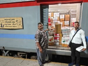“फिरोजपुर मंडल के इतिहास में एक अनूठी पहल: अमृतसर से पहली बार सेब और लुधियाना से पहली बार आम की लोडिंग।” “फिरोजपुर मंडल के इतिहास में एक अनूठी पहल: अमृतसर से पहली बार सेब और लुधियाना से पहली बार आम की लोडिंग।”