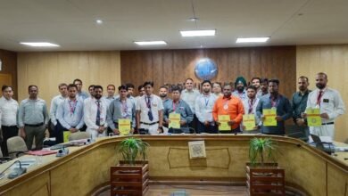 ड्यूटी के दौरान समर्पण और तत्परता दिखाने हेतु कर्मचारियों को संरक्षा पुरस्कार से सम्मानित किया गया