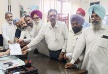 ਬਰਨਾਲਾ ਵਿੱਚ ਸਫਾਈ ਕਰਮਚਾਰੀਆਂ 'ਤੇ ਕਥਿਤ ਤਸ਼ੱਦਦ ਦੇ ਵਿਰੋਧ ਵਿੱਚ ਬਸਪਾ ਵੱਲੋਂ ਏਡੀਸੀ ਫਿਰੋਜ਼ਪੁਰ ਨੂੰ ਮੈਮੋਰੈਂਡਮ
