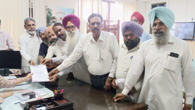 ਬਰਨਾਲਾ ਵਿੱਚ ਸਫਾਈ ਕਰਮਚਾਰੀਆਂ 'ਤੇ ਕਥਿਤ ਤਸ਼ੱਦਦ ਦੇ ਵਿਰੋਧ ਵਿੱਚ ਬਸਪਾ ਵੱਲੋਂ ਏਡੀਸੀ ਫਿਰੋਜ਼ਪੁਰ ਨੂੰ ਮੈਮੋਰੈਂਡਮ