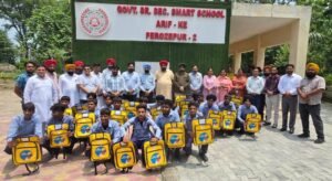 ਵਿਧਾਇਕ ਰਣਬੀਰ ਸਿੰਘ ਭੁੱਲਰ ਵੱਲੋਂ ਫਿਰੋਜ਼ਪੁਰ ਦੇ ਸਰਕਾਰੀ ਸਕੂਲਾਂ ਦੇ ਵਿਦਿਆਰਥੀਆਂ ਨੂੰ ਮੁਫ਼ਤ ਸਕੂਲ ਬੈਗ ਵੰਡੇ ਵਿਧਾਇਕ ਰਣਬੀਰ ਸਿੰਘ ਭੁੱਲਰ ਵੱਲੋਂ ਫਿਰੋਜ਼ਪੁਰ ਦੇ ਸਰਕਾਰੀ ਸਕੂਲਾਂ ਦੇ ਵਿਦਿਆਰਥੀਆਂ ਨੂੰ ਮੁਫ਼ਤ ਸਕੂਲ ਬੈਗ ਵੰਡੇ