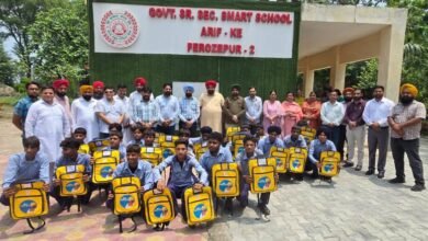 ਵਿਧਾਇਕ ਰਣਬੀਰ ਸਿੰਘ ਭੁੱਲਰ ਵੱਲੋਂ ਫਿਰੋਜ਼ਪੁਰ ਦੇ ਸਰਕਾਰੀ ਸਕੂਲਾਂ ਦੇ ਵਿਦਿਆਰਥੀਆਂ ਨੂੰ ਮੁਫ਼ਤ ਸਕੂਲ ਬੈਗ ਵੰਡੇ
