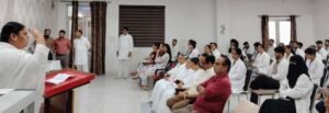 हार्मोनी आयुर्वेदिक मेडिकल कॉलेज में ब्रह्माकुमारीज़ का प्रेरक सत्र आयोजित, 'हर परिस्थिति में सकारात्मक रहें' का दिया संदेश