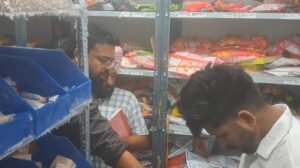 ਸ਼ਿਕਾਇਤਾਂ ਤੋਂ ਬਾਅਦ Food Safety Department ਦੀ Blinkit Store 'ਤੇ ਛਾਪੇਮਾਰੀ ਸ਼ਿਕਾਇਤਾਂ ਤੋਂ ਬਾਅਦ Food Safety Department ਦੀ Blinkit Store 'ਤੇ ਛਾਪੇਮਾਰੀ