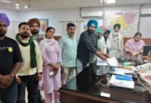 ਮਿਰਤਕ ਦਾ ਪਰਿਵਾਰ ਅਤੇ ਬੀਕੇਯੂ ਕਾਦੀਆ ਵੱਲੋਂ ਸ਼ਾਂਤਮਈ ਧਰਨਾ,ਕਿਸਾਨਾਂ ਨੂੰ ਕੁੱਟ ਕੇ ਭਜਾਓਣ ਵਾਲਿਆਂ ਖਿਲਾਫ ਕਾਰਵਾਈ ਲਈ ਜਥੇਬੰਦੀਆਂ ਪ੍ਰਸ਼ਾਸ਼ਨ ਨੂੰ ਮਿਲੀਆਂ
