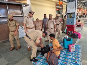 GRP ने रेलवे स्टेशन पर इंटेंसिव सर्च ऑपरेशन चलाया, यात्रियों से सतर्क रहने की अपील की