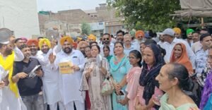 'ਆਪ' ਨੇ ਫਿਰੋਜ਼ਪੁਰ ਵਿੱਚ 'ਥਾਲੀ ਬਜਾਓ' ਵਿਰੋਧ ਪ੍ਰਦਰਸ਼ਨ ਕੀਤਾ, ਵਿਦਿਆਰਥੀਆਂ ਦੇ ਮੁੱਦਿਆਂ 'ਤੇ ਕੇਂਦਰ ਨੂੰ ਨਿਸ਼ਾਨਾ ਬਣਾਇਆ