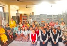अंर्तराष्ट्रीय वरिष्ट नागरिक दिवस पर डीसीएम इंटरनैशनल के बच्चों ने किया वृद्ध आश्रम का दौरा
