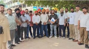 ਪੰਜਾਬ ਰੋਡਵੇਜ਼ ਪਨਬੱਸ/ਪੀ.ਆਰ.ਟੀ.ਸੀ. ਦੇ ਕੱਚੇ ਮੁਲਾਜ਼ਮਾਂ ਦੀ ਹੜਤਾਲ ਜਾਰੀ, 4 ਅਗਸਤ ਨੂੰ ਮੁਹਾਲੀ ’ਚ ਵੱਡਾ ਇਕੱਠ ਪੰਜਾਬ ਰੋਡਵੇਜ਼ ਪਨਬੱਸ/ਪੀ.ਆਰ.ਟੀ.ਸੀ. ਦੇ ਕੱਚੇ ਮੁਲਾਜ਼ਮਾਂ ਦੀ ਹੜਤਾਲ ਜਾਰੀ, 4 ਅਗਸਤ ਨੂੰ ਮੁਹਾਲੀ ’ਚ ਵੱਡਾ ਇਕੱਠ