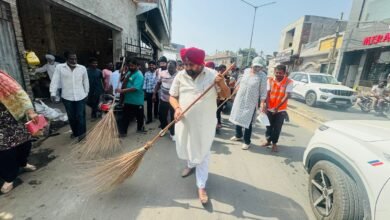  *ਨਗਰ ਕੌਂਸਲ ਫਿਰੋਜ਼ਪੁਰ ਵੱਲੋਂ ਮਿਸ਼ਨ ਕਲੀਨ ਤਹਿਤ ਸਰਕੂਲਰ ਰੋਡ ਦੀ ਕਰਵਾਈ ਗਈ ਸਫਾਈ*